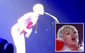 Miley phì nước vào fan trong concert