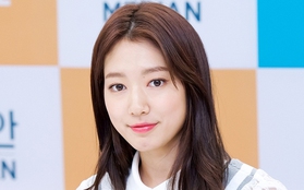 Giảm cân thành công, Park Shin Hye tự tin diện váy ngắn dự sự kiện