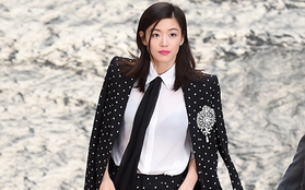 Jeon Ji Hyun diện vest cá tính vẫn cực xinh đẹp trên thảm đỏ