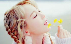 Taeyeon tỏa sáng một mình như thiên thần trên sân khấu