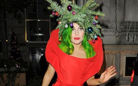 Lady Gaga hóa cây thông sặc sỡ dự sự kiện