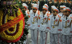 Lễ tang xúc động của 18 chiến sĩ hi sinh trong vụ máy bay rơi ở Hà Nội