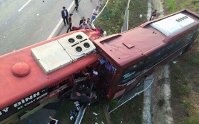 Xe giường nằm tông nhau trên cao tốc Nội Bài - Lào Cai, 2 vợ chồng tử vong