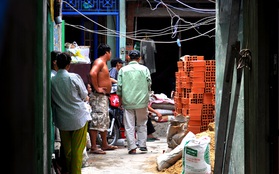 Sài Gòn: Hơi ấm tình người ở xóm nghèo Cầu Ông Lãnh sau trận hoả hoạn