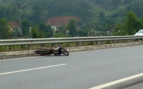 Đôi nam nữ đi "phượt" bị tai nạn trên cao tốc Nội Bài - Lào Cai