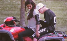 Justin Bieber đăng ảnh nhớ nhung Selena Gomez