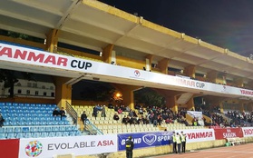 Sân Hàng Đẫy vắng như chùa Bà Đanh “tiễn” U23 Việt Nam rời Hà Nội