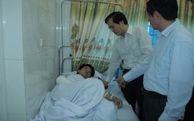 Lãnh đạo UBND tỉnh Nghệ An thăm hỏi các nạn nhân trong vụ nổ lò hơi