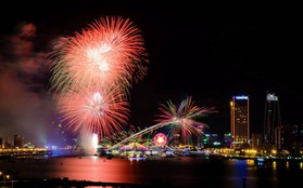 Đà Nẵng: Trình diễn pháo hoa Quốc tế trên xà lan giữa sông Hàn