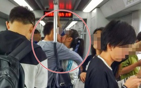 Hôn nhau liên tục 25 phút, xuyên suốt 11 bến tàu điện ngầm, cặp đôi trẻ khiến nhiều người phát ngượng