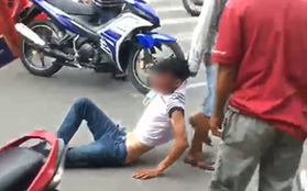 Thanh niên trộm xe máy bị kéo lê, đánh đập dã man giữa đường phố Sài Gòn