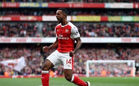 Arsenal nhọc nhằn hạ Swansea nhờ cú đúp của Walcott