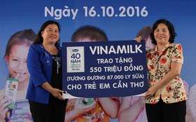 Quỹ sữa Vươn cao Việt Nam và Vinamilk trao tặng sữa cho trẻ em tại Cần Thơ
