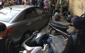 Hà Nội: Ô tô mất lái tông vào 2 mẹ con trước khu vực chợ Đồng Xuân
