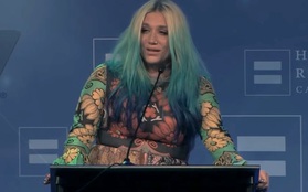 Kesha cố không khóc khi lên nhận giải: "Đừng ngần ngại lên tiếng chống lại sự bất công"