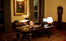 Obama trong bóng tối: Những giây phút cô đơn lúc nửa đêm ở Nhà trắng