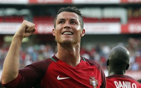 Ronaldo tiết lộ ngủ cùng 3 người đẹp tóc vàng trước trận CK Euro 2016