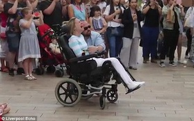 Màn flashmob cảm động nhất thế giới của người chồng dành tặng cho người vợ tật nguyền