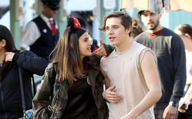 Thêm ảnh Brooklyn Beckham bí mật hẹn hò cùng Sonia Ben Ammar