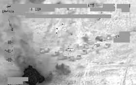 Khoảnh khắc Mỹ không kích tiêu diệt 250 tay súng IS