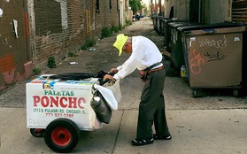 89 tuổi vẫn phải cặm cụi đẩy xe bán kem, nhưng chỉ nhờ 1 bức ảnh, cuộc đời ông đã hoàn toàn thay đổi