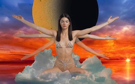 Kendall Jenner mặc bikini màu nude, ngồi thiền và luyện chưởng cực quái lạ