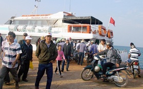 Biển động mạnh, hơn 100 khách du lịch mắc kẹt trên đảo Lý Sơn