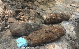 Tá hỏa phát hiện hàng chục quả đạn cối 60 ly khi đang đào móng