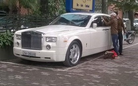 Hà Nội: Quên rút chìa khóa, phải thuê người cạy cửa Rolls-Royce Phantom