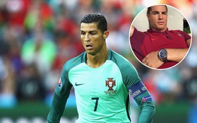 Ronaldo khoe đồng hồ hiệu giá 120 triệu VNĐ