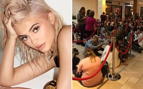 Kylie Jenner khai trương pop-up store, fan xếp hàng chật kín trung tâm thương mại