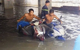 Mưa lớn lịch sử ở Sài Gòn: Hơn 100 ô tô và gần 1.300 xe máy bị nhấn chìm