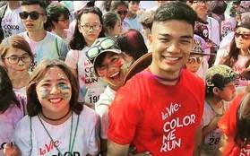 Có một "đội quân áo đỏ" trẻ-khỏe-trâu đằng sau mỗi Đường chạy Color Me Run