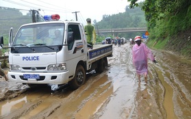 Chùm ảnh: Lào Cai ngập trong biển nước, quốc lộ 4D sạt lở nghiêm trọng