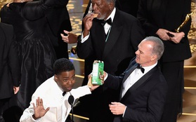 Morgan Freeman: "Nhón" trộm bánh quy ngay trên sân khấu Oscar và rời đi như một vị Thánh!