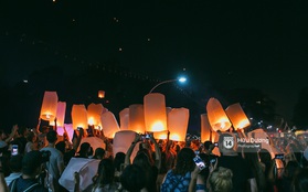 Có bạn nào đang ở Chiang Mai và vừa được ngắm hai lễ hội đèn trời tuyệt đẹp ở đây không?