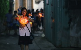 Trẻ em Sài Gòn rộn ràng rước đèn trung thu dọc các tuyến đường ở trung tâm thành phố