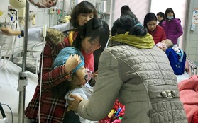 Bệnh viện ở Hà Nội quá tải vì bệnh nhân nhập viện trong đợt rét kỷ lục