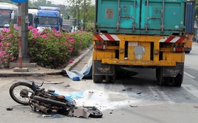 TP. HCM: Chở nhau đến trường ĐH Nông Lâm, hai anh em bị xe container cán tử vong