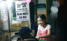 Bắp nướng ngon nhất Sài Gòn - Để được ăn, người ta phải bốc số và chờ cả tiếng!