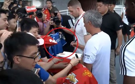 Fan "lầy" Trung Quốc bị HLV Mourinho từ chối phũ phàng