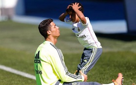 Cha nào con nấy: Ronaldo Junior ghi bàn ngay trong trận ra mắt CLB nhí