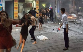 Chùm ảnh hiện trường: Các cô gái hốt hoảng tháo chạy khỏi quán karaoke đang cháy dữ dội ở Hà Nội
