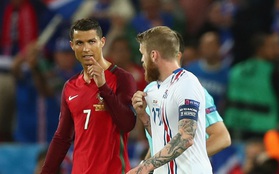 Ronaldo bị tố mắc bệnh ngôi sao, không thèm đổi áo với đội trưởng Iceland