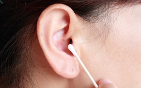 Vệ sinh tai thường xuyên nên hay không nên?