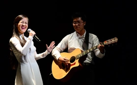 Hồng Nhung hát hai thứ tiếng Việt - Nhật trên sân khấu Nhật Bản