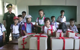 Humans Of Hanoi và chiến dịch gây quỹ nghĩa tình gửi đến những em học trò của thầy Trần Bình Phục