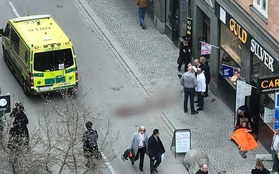 Video khoảnh khắc khủng bố lao xe tải vào đám đông ở Thụy Điển