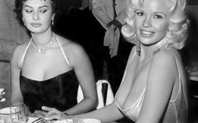 Sự thật đằng sau bức ảnh nổi tiếng cô đào Sophia Loren liếc nhìn "vòng một" của nữ đồng nghiệp