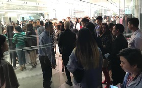 TRỰC TIẾP: Dàn khách VIP đang xếp hàng dài trong ngày khai trương sớm của Zara Hà Nội